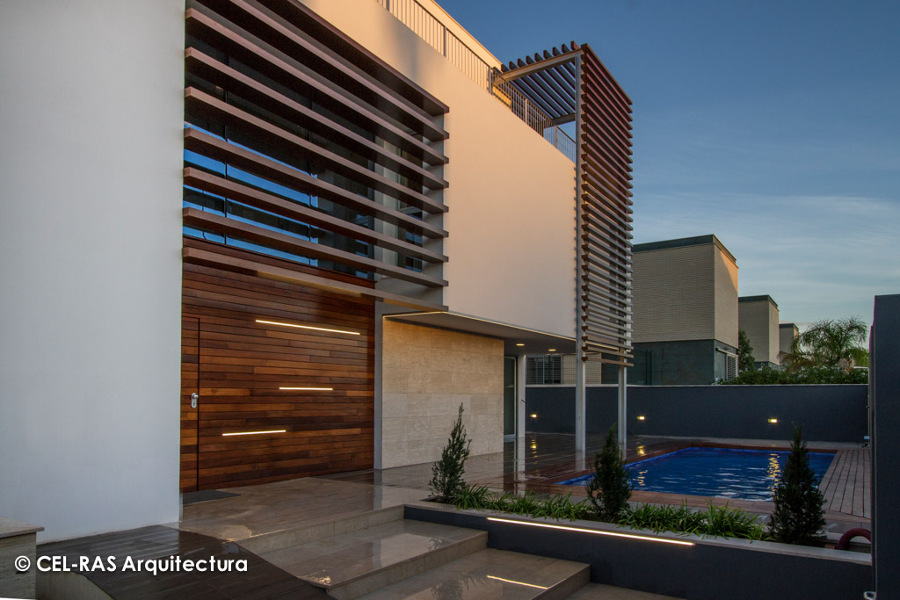 Detalle de la entrada a la vivienda