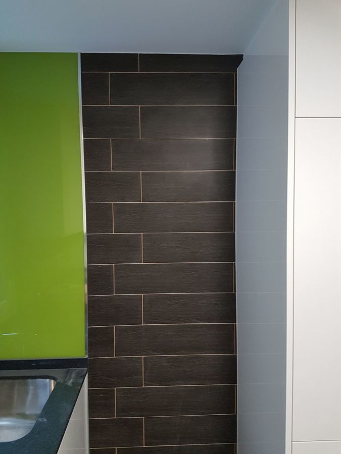 Detalle de lacobel en cocina.