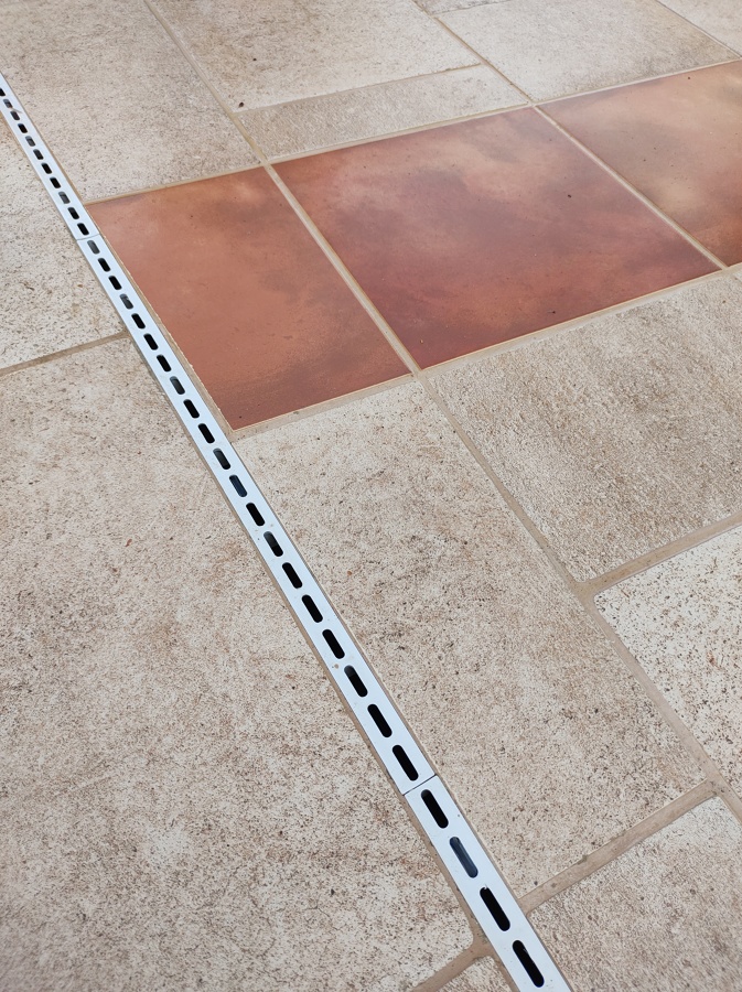 Detalle de las rejillas decorativas pluviales.