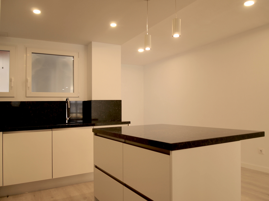 Detalle de módulos bajos e isla