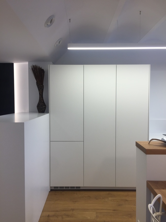 Detalle de muebles de Cocina Santos con mueble vestidor