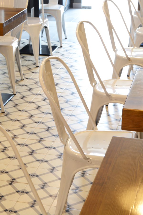 Detalle de suelo y mobiliario