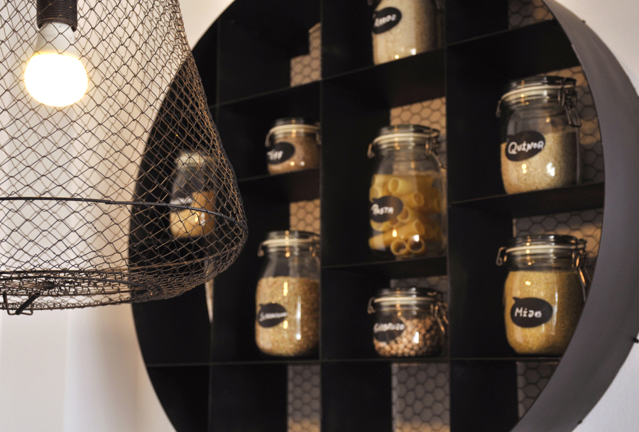 detalle decorativo iluminación mueble despensa