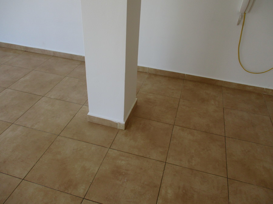 Detalle del rodapié del pilar terminado