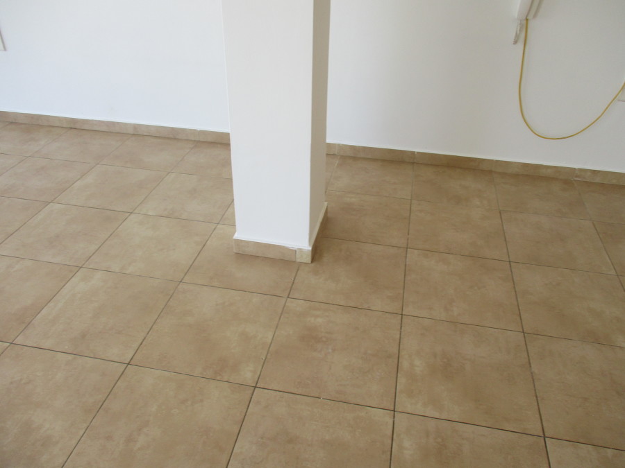 Detalle del rodapié del pilar terminado