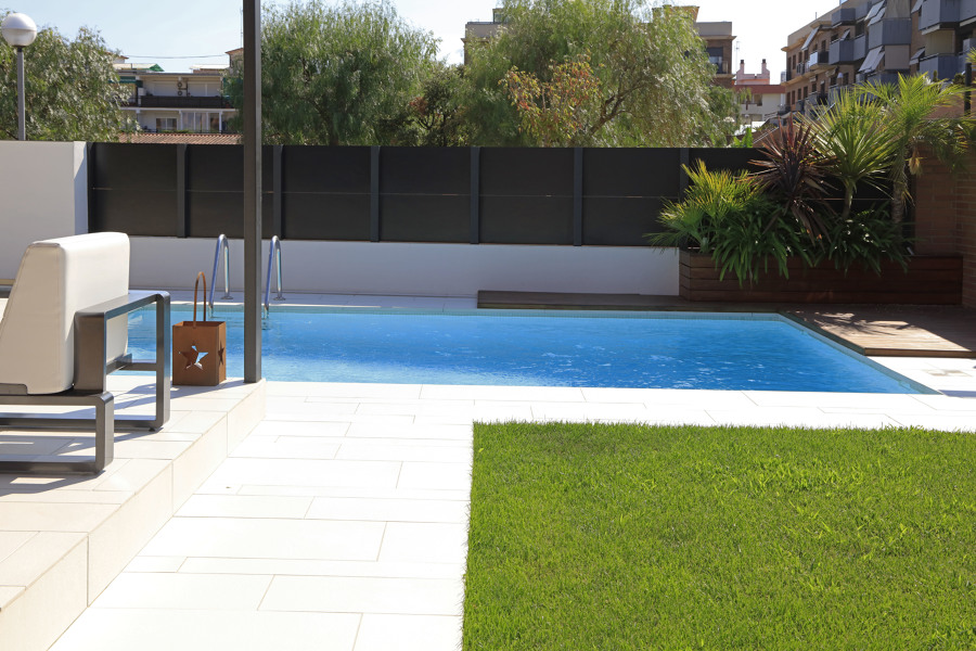 DETALLE DESDE EL LATERAL DE LA CASA