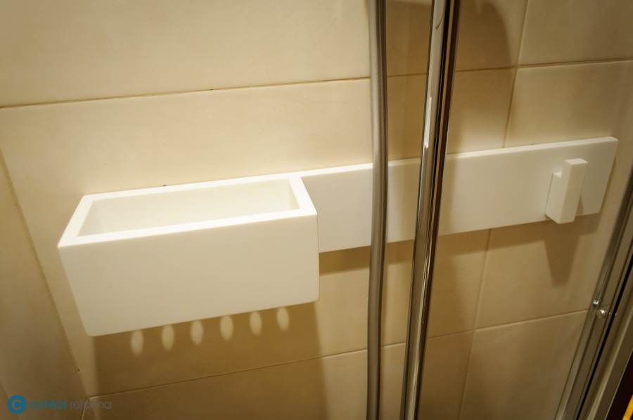 detalle diseño jabonera y colgador de krion