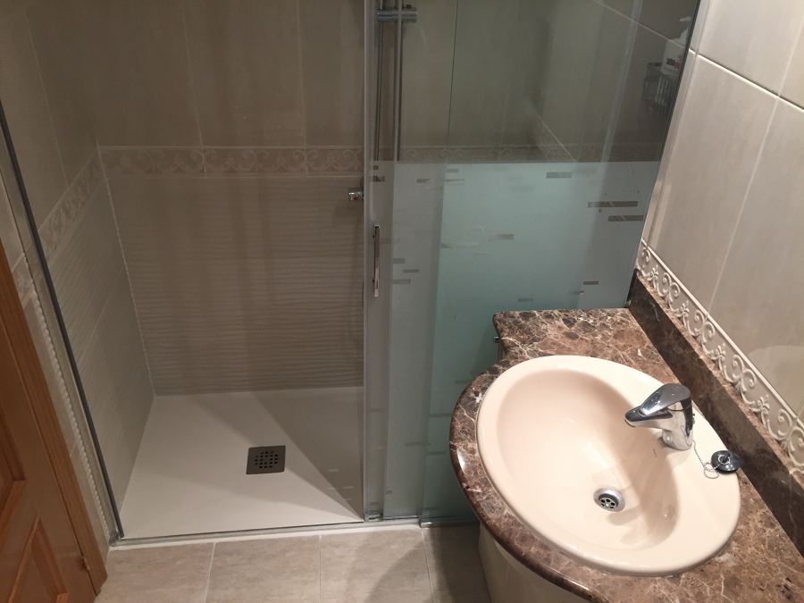 DETALLE DUCHA + MAMPARA.