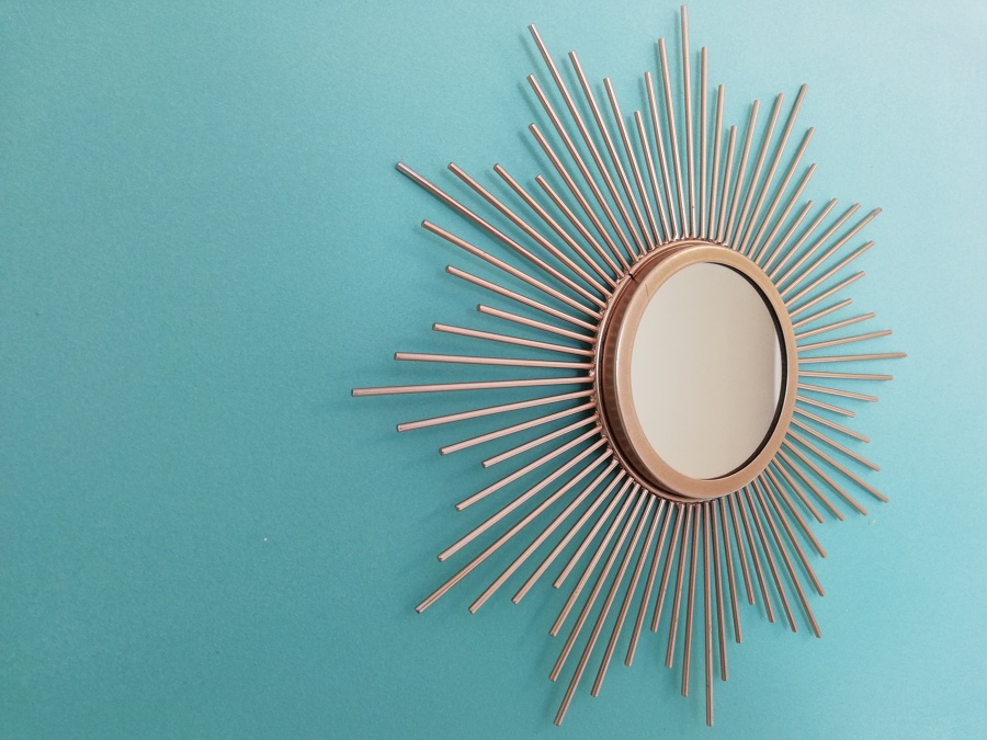 Detalle en pared pintada con degradado