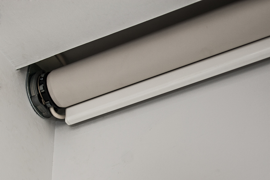 Detalle enrollable motorizado