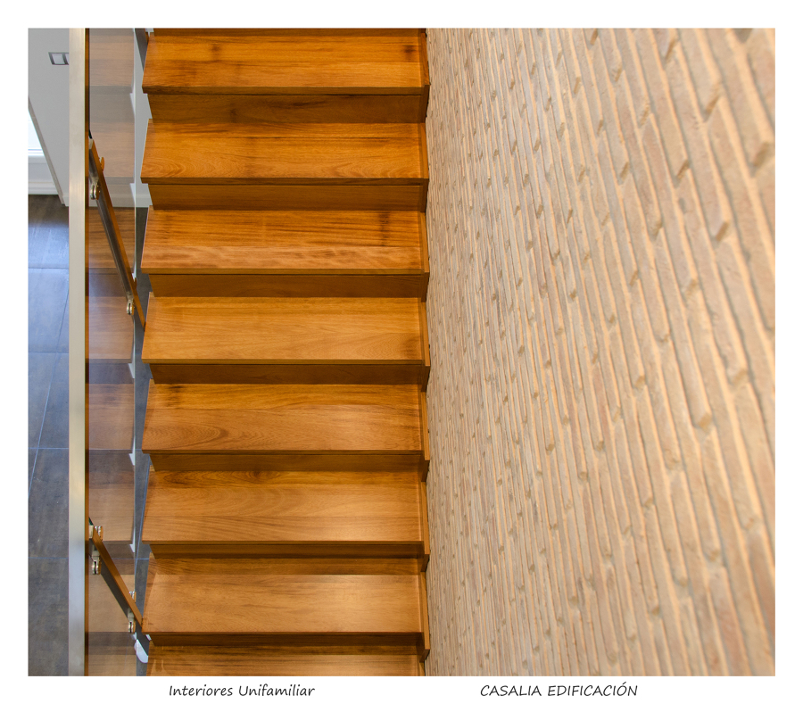 Detalle escalera madera Iroko
