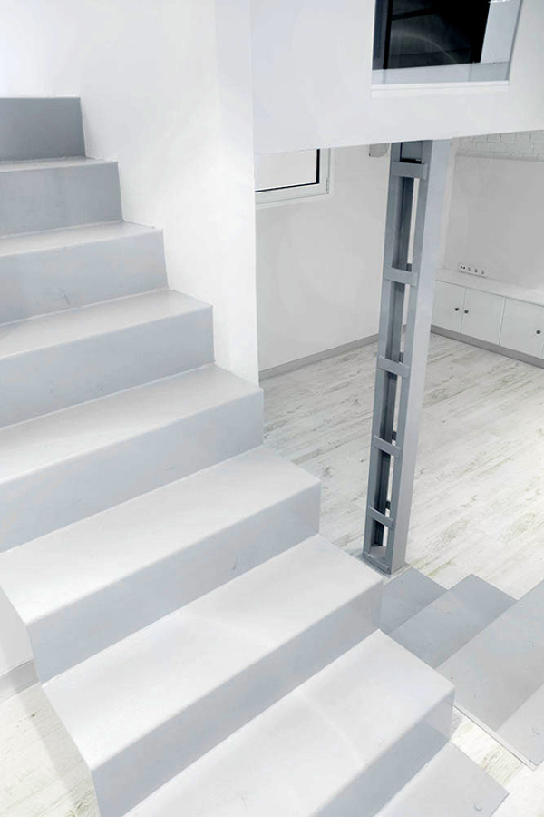 Detalle escaleras/pilar Canarias House