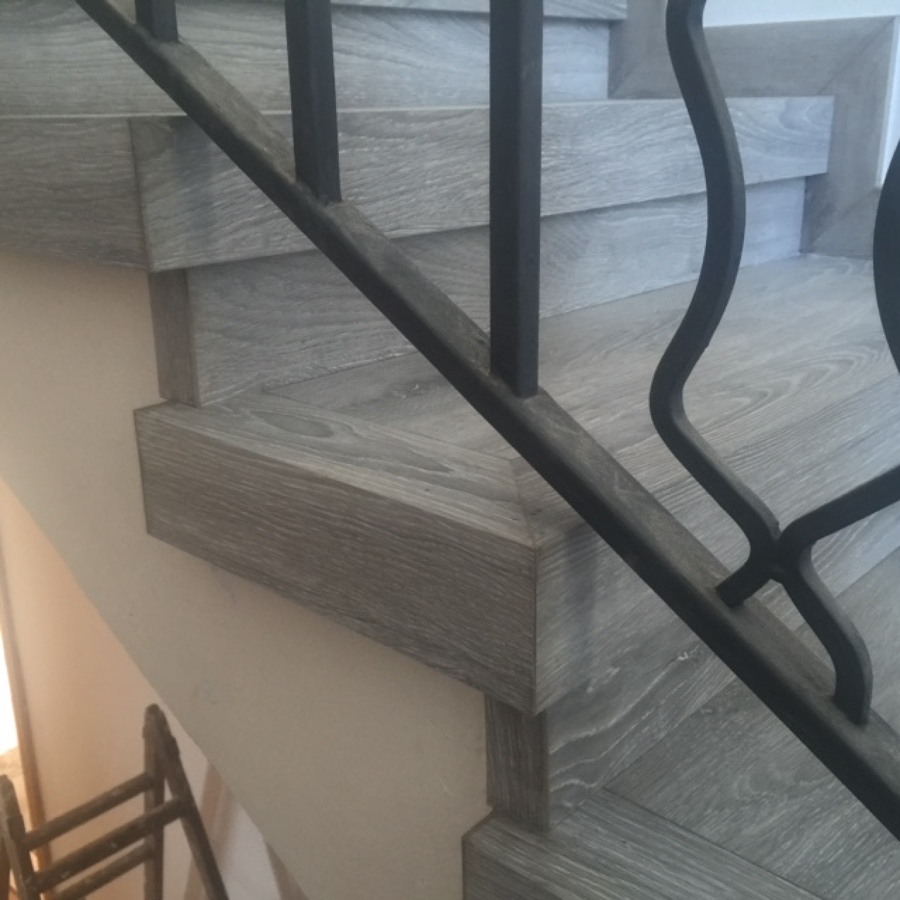 DETALLE ESCALON FRENTE Y LATERAL