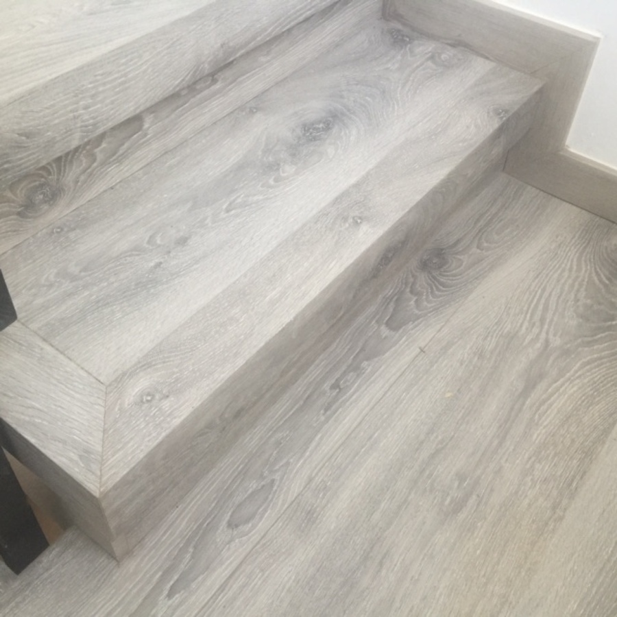 DETALLE ESCALON LAMINADO