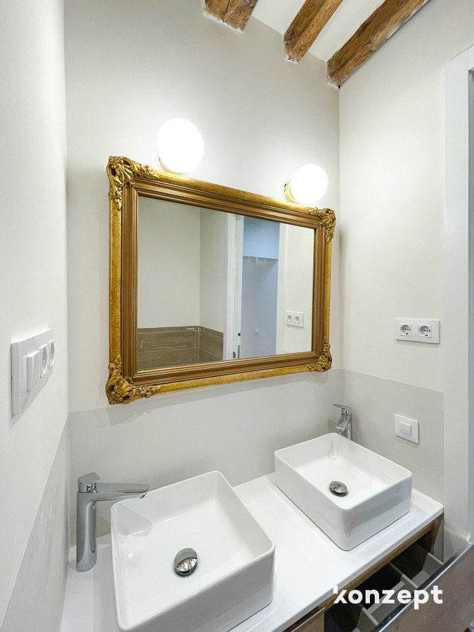 detalle espejo dorado