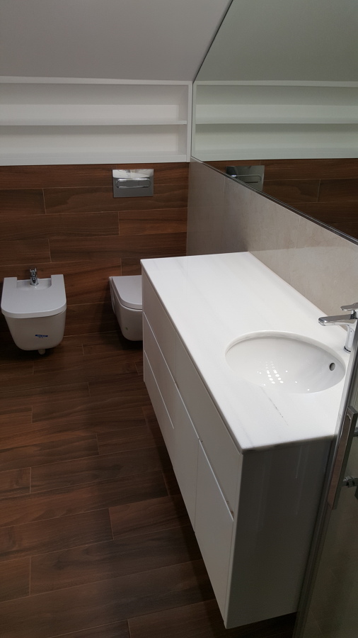 Detalle espejo y mueble/encimera