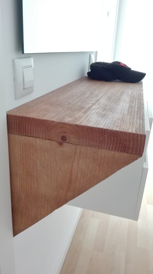 DETALLE ESTANTE MACIZO