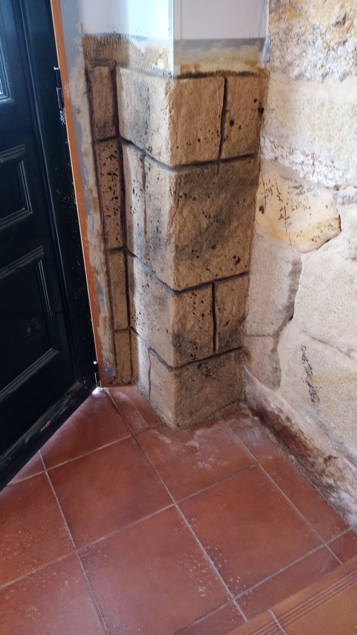 Detalle hormigón impreso vertical