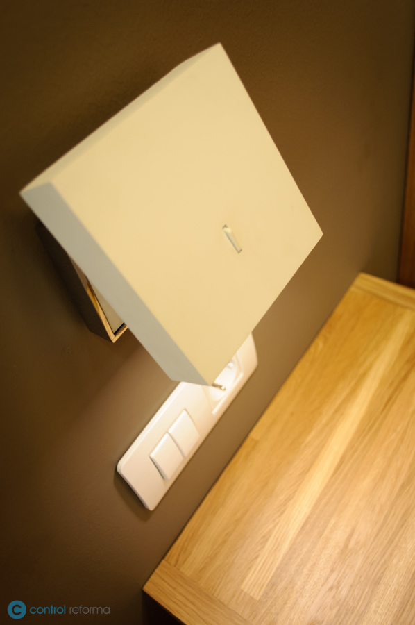 detalle iluminación mesilla