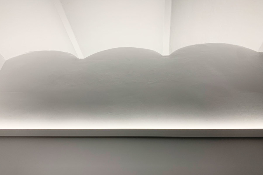 Detalle iluminación para resaltar techo volta catalana baño