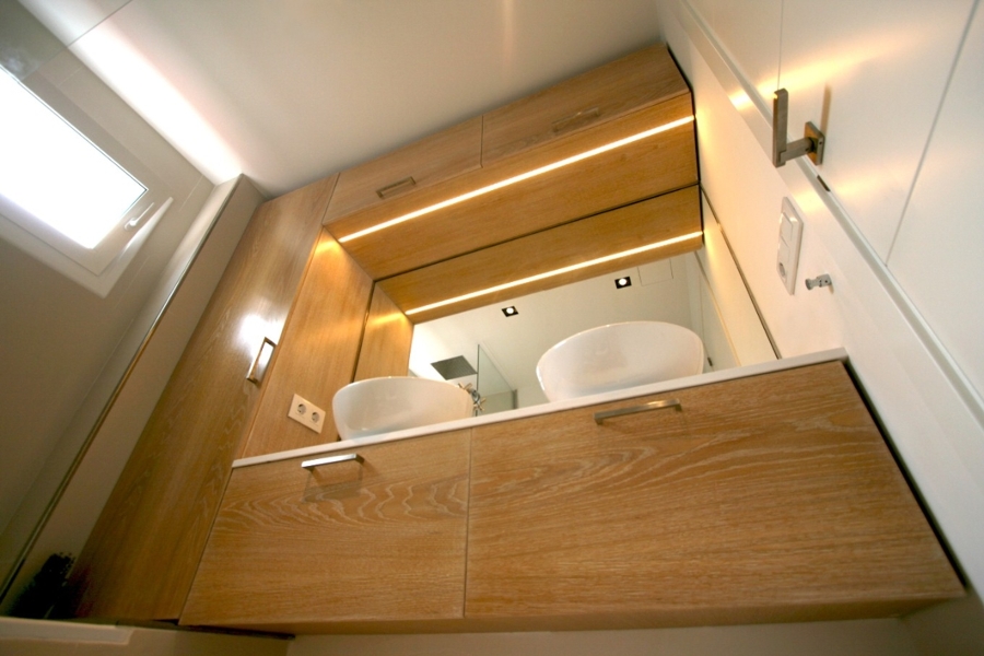 Detalle ilumincación integrada en mueble mediante led lineal.