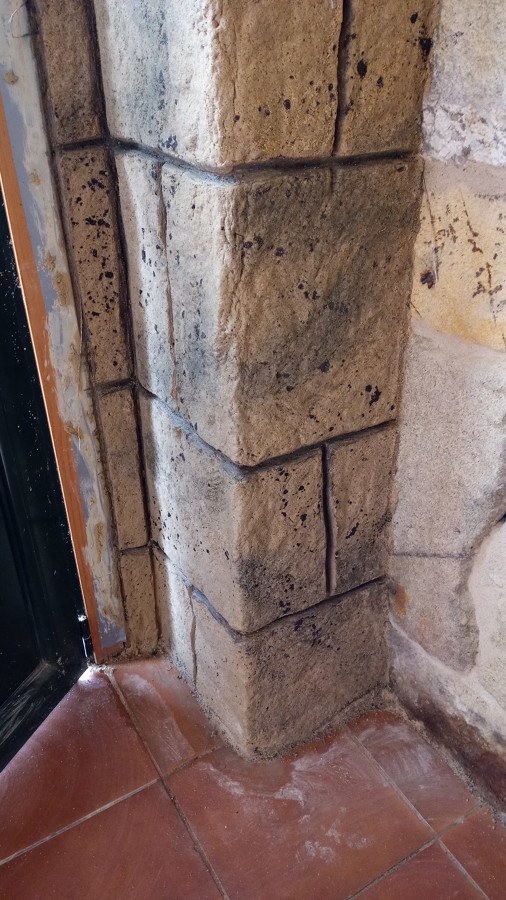 Detalle imitación piedra en vertical