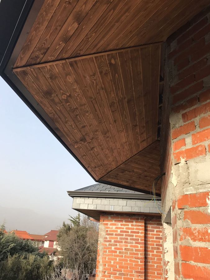 Detalle instalación de madera en zona octogonal