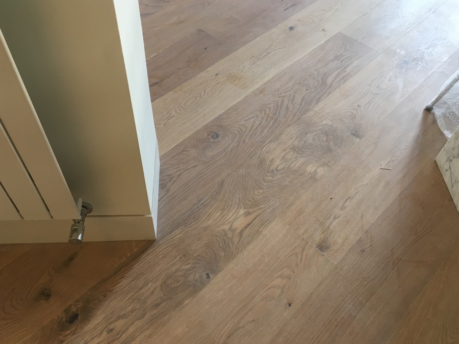 DETALLE INSTALACION EN DIAGONAL Y RODAPIE ENCASTRADO A PARED