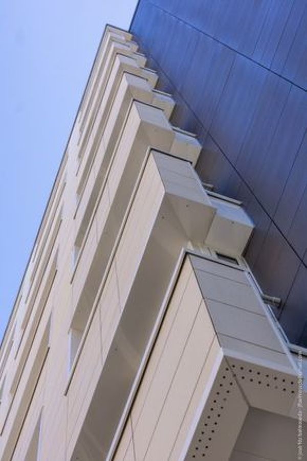 Detalle lateral cuerpo volado