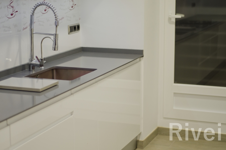 Detalle lavavajillas integrado