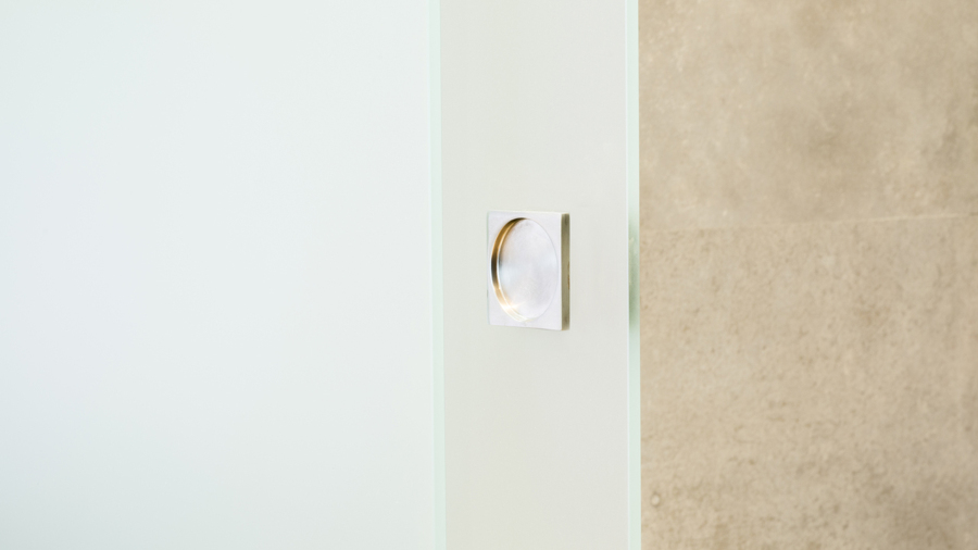 Detalle mampara de vidrio traslúcido