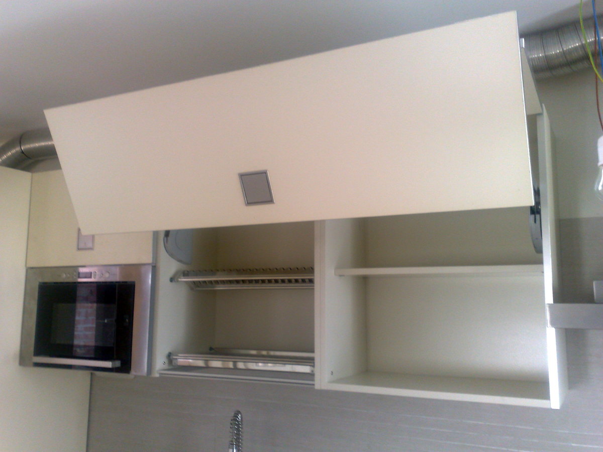 Detalle mueble despensa y escurreplatos