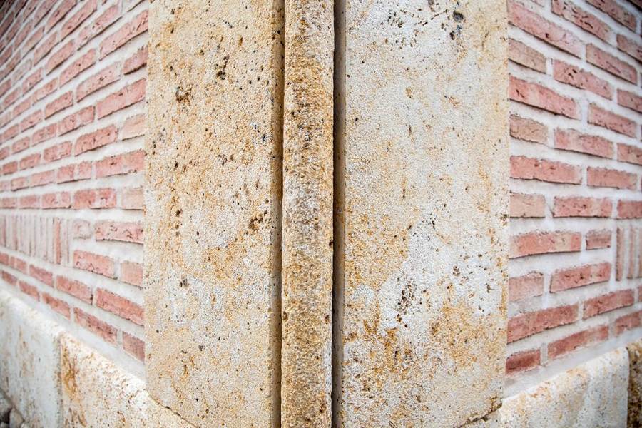 Detalle piedra esquina