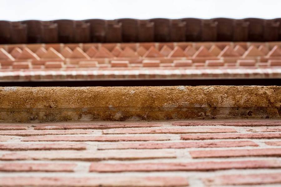 Detalle piedra vierteaguas