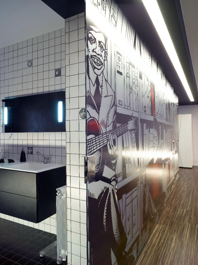 Detalle puerta abierta aseo