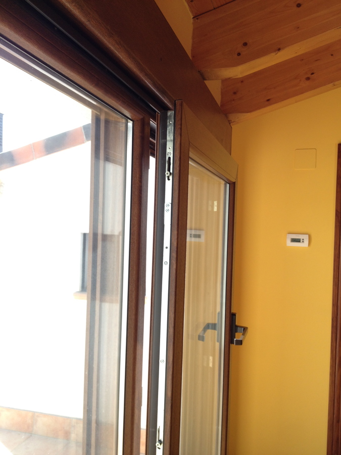 Detalle puerta oscilo-paralela