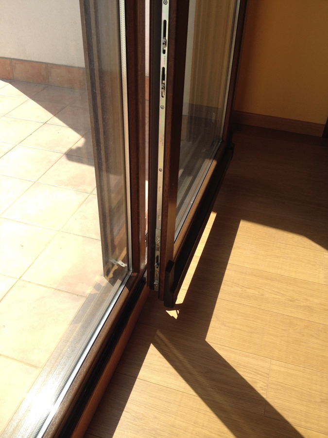 Detalle puerta oscilo-paralela