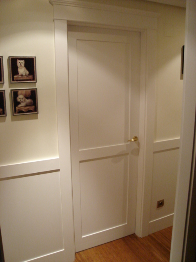 DETALLE PUERTAS, ZOCALO LACADO