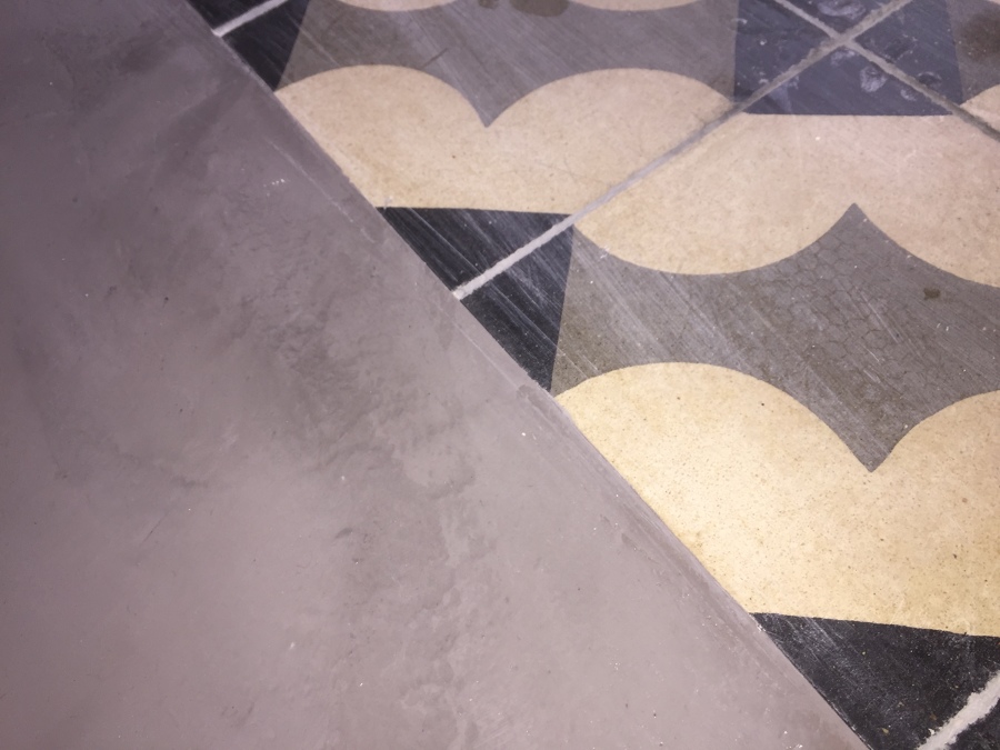 Detalle remate con baldosa hidráulico