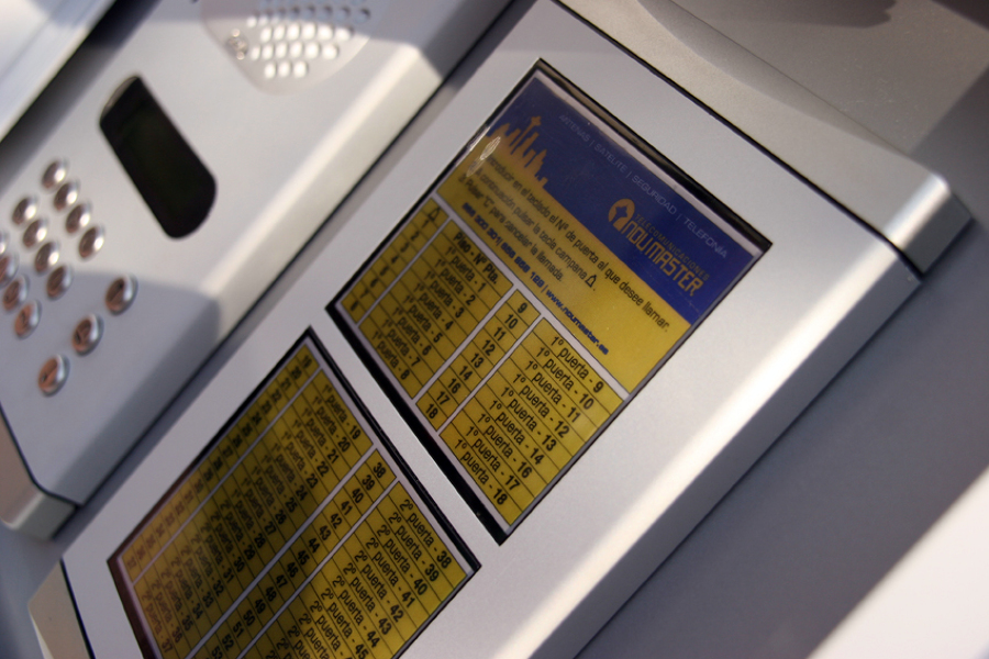 Detalle tarjetero con códigos