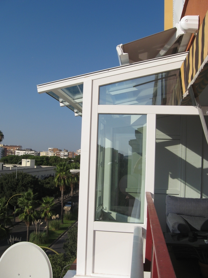 Detalle techo con vuelo.