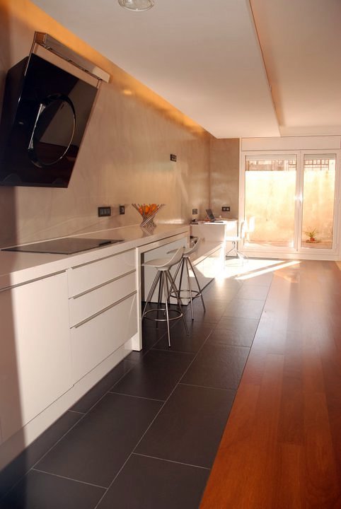 Detalle techo suspendido - cambio de pavimento para zonificar