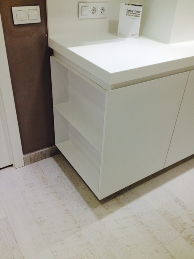 Detalle terminal lineal muebles bajos