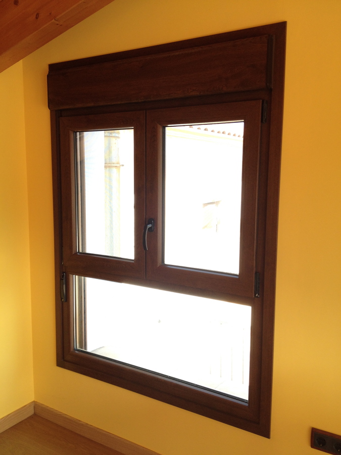 Detalle ventana con fijo inferior