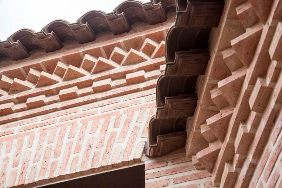 Detalle vierteaguas y teja