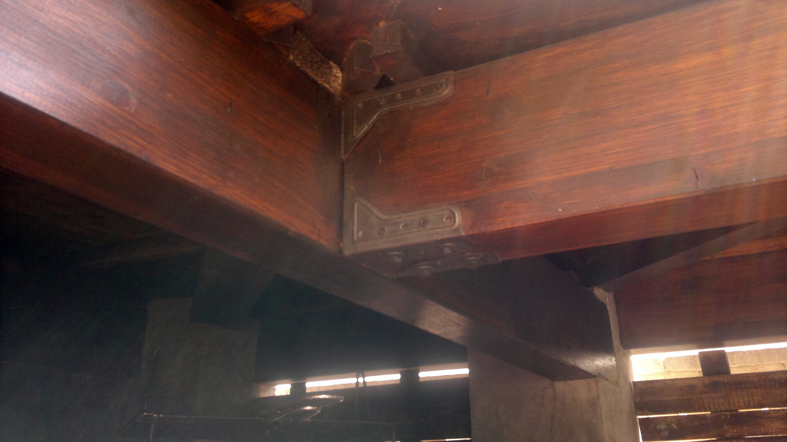 detalle vigas tejado barbacoa