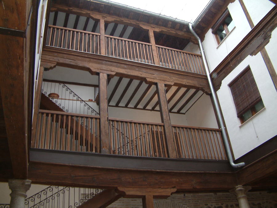 Detalles de estructura de madera recuperada