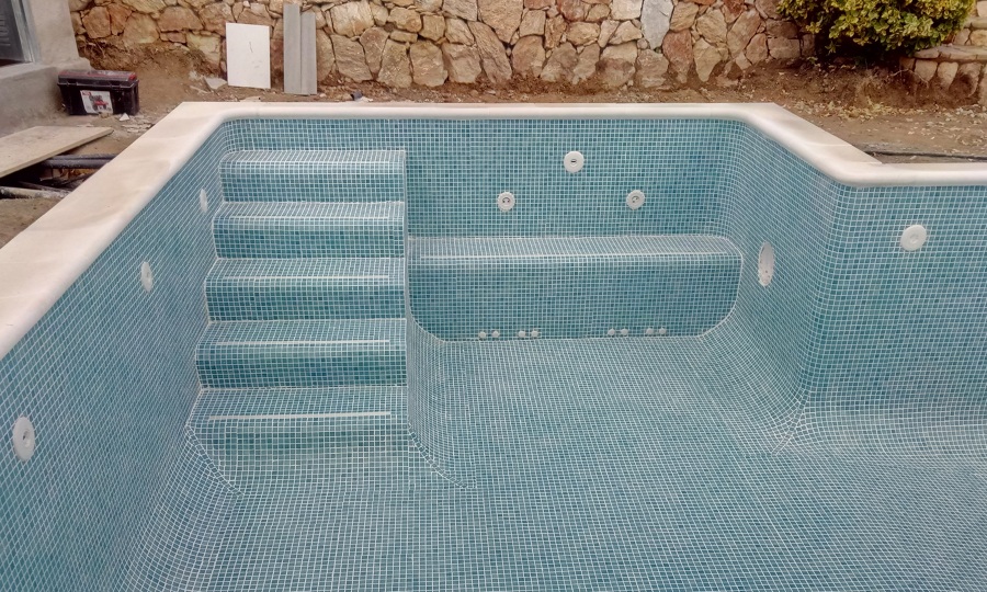 Detalles de la escalera y la zona de SPA.