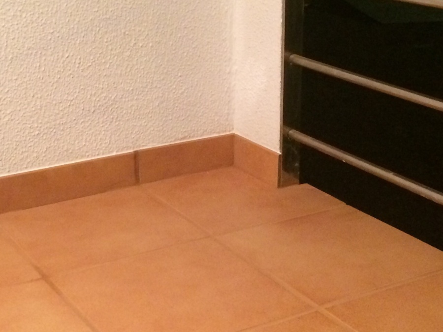 Detalles de las esquinas donde se puede apreciar la coloración de las juntas