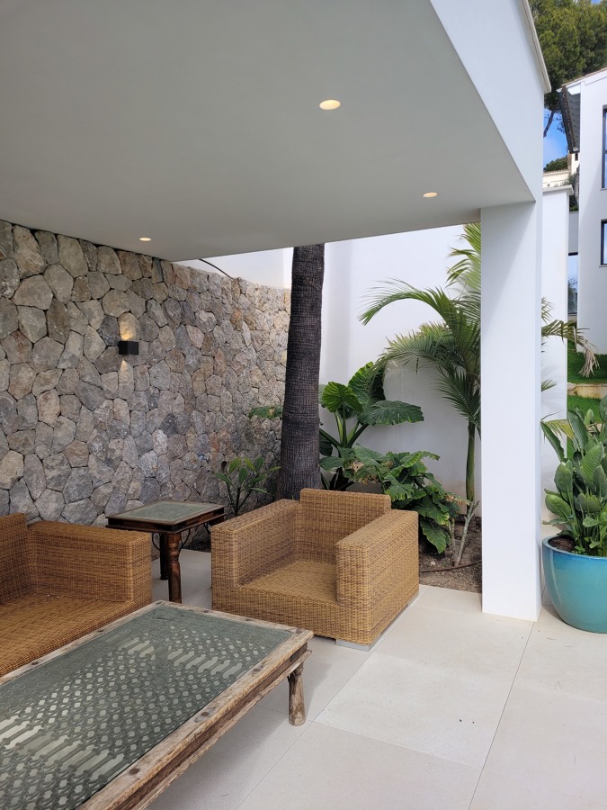 DETALLES PORCHE PISCINA